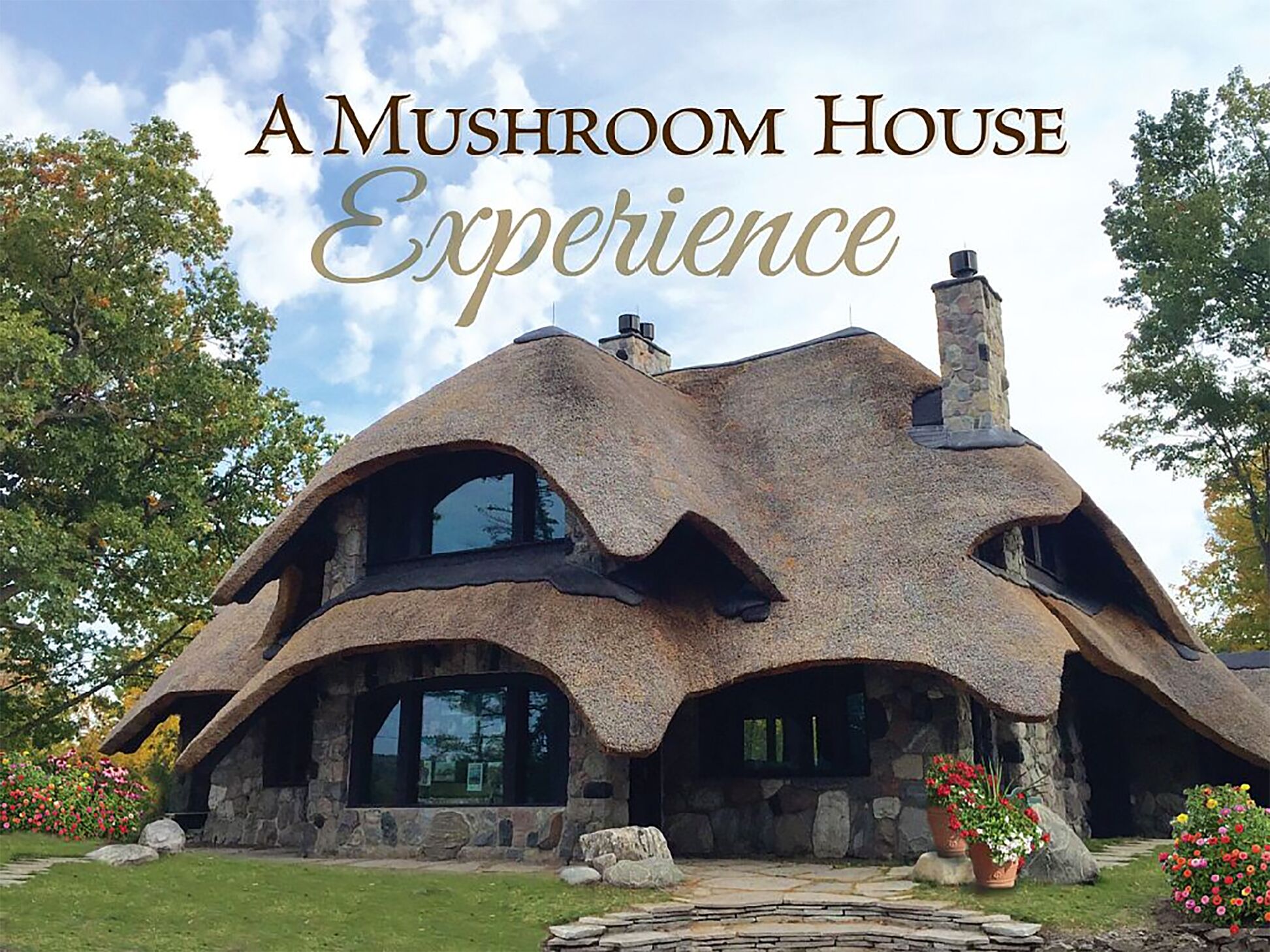 Charlevoix Mushroom Thatch House. Walk to Downtown. Beach Across the Street!