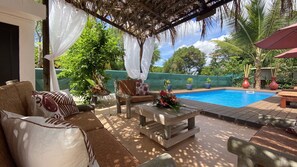 Outdoor pool - The Wood Creoles Case (ti-flower) (Albion)