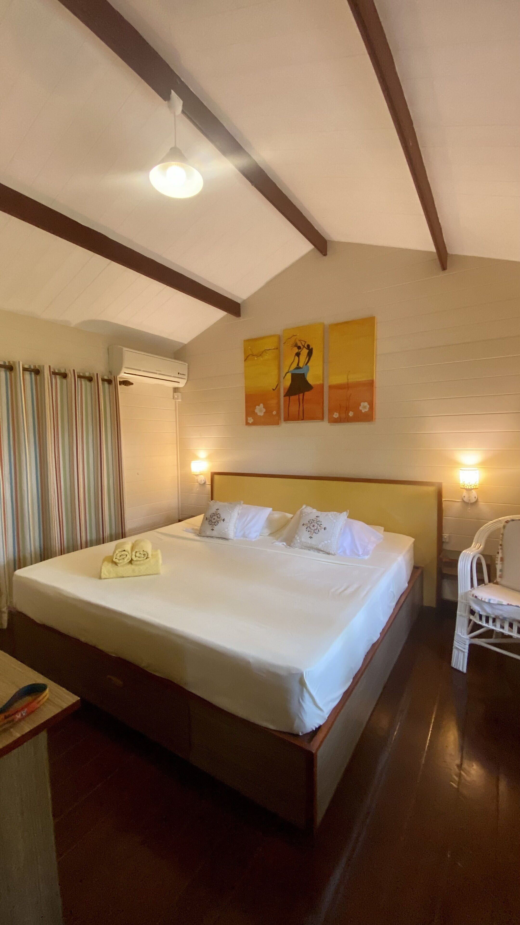 1 chambre, fer et planche à repasser, Wi-Fi, draps fournis