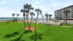 A resort with a swimming pool, palm trees, and a view of the ocean. - El Matador 110 - FREE TICKETS!! Your stay includes free tickets to many area attractions! (Fort Walton Beach)