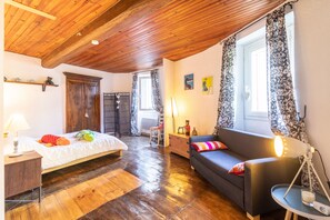 3 Schlafzimmer, Bügeleisen/Bügelbrett, Reisekinderbett, Bettwäsche