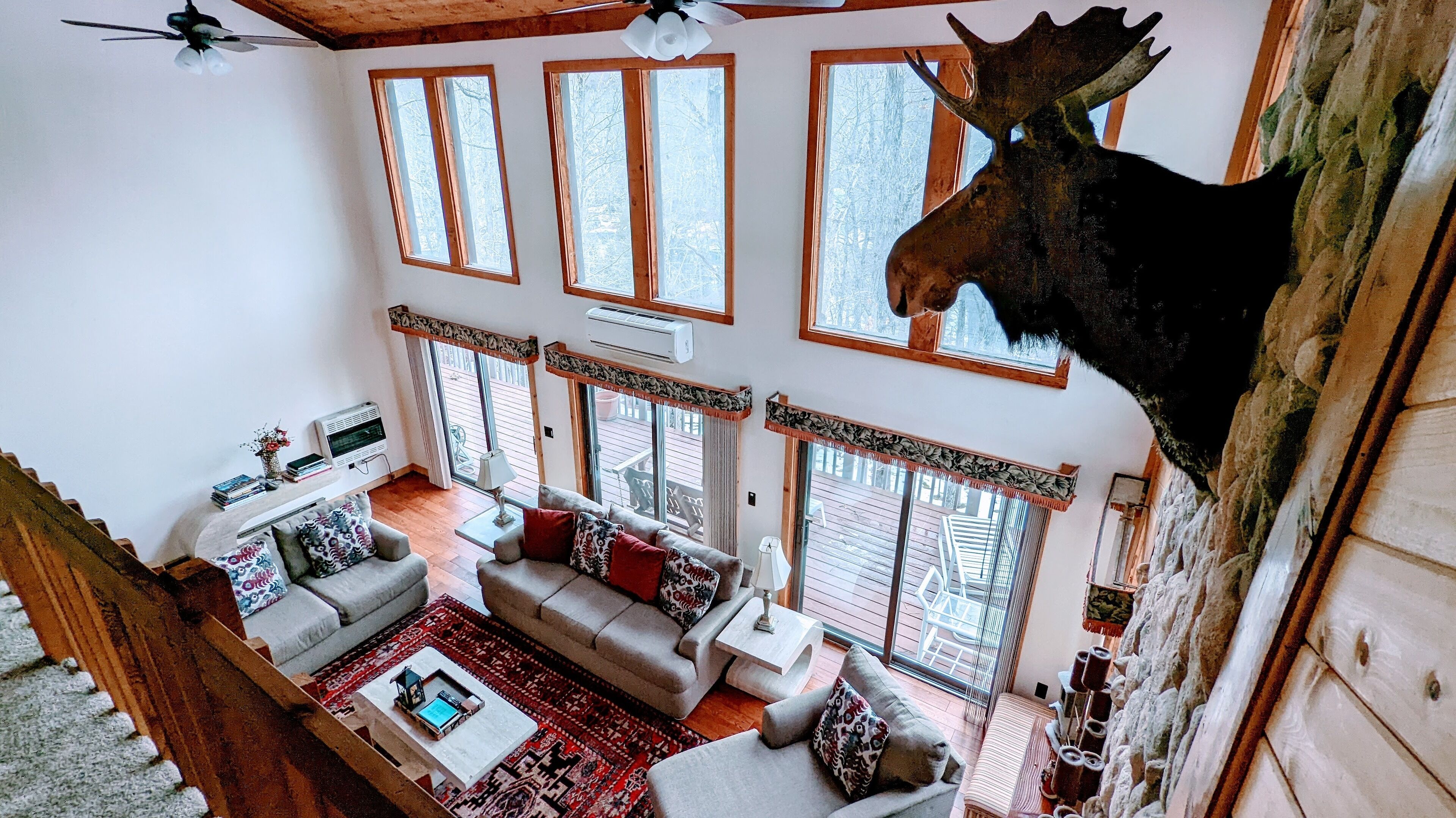 Beautiful, Spacious Poconos Cabin, Pool Table, 15 mins to Shawnee Ski mountains