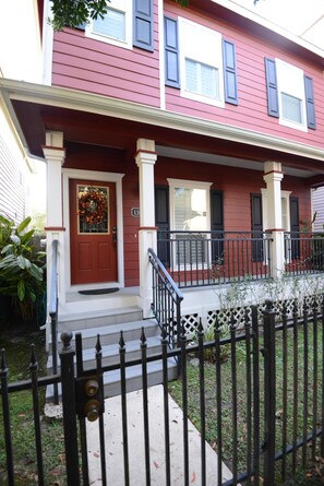 تفاصيل الفندق من الخارج