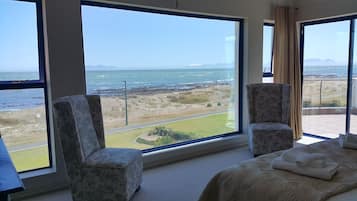 5 habitaciones, tabla de planchar con plancha, wifi y ropa de cama