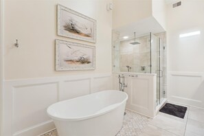 Towels - 9 Beach Lagoon ~ Luxury 6Br Private Home, 3rd Row from Sea Pines Beach! (Hilton Head Island)