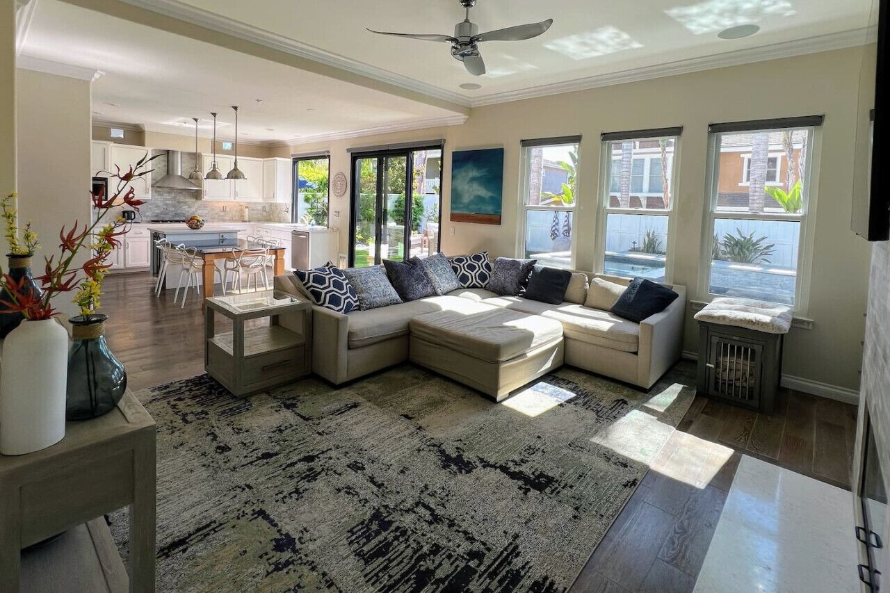 Spacious Vacation Home 5 Min Drive From The Beach
