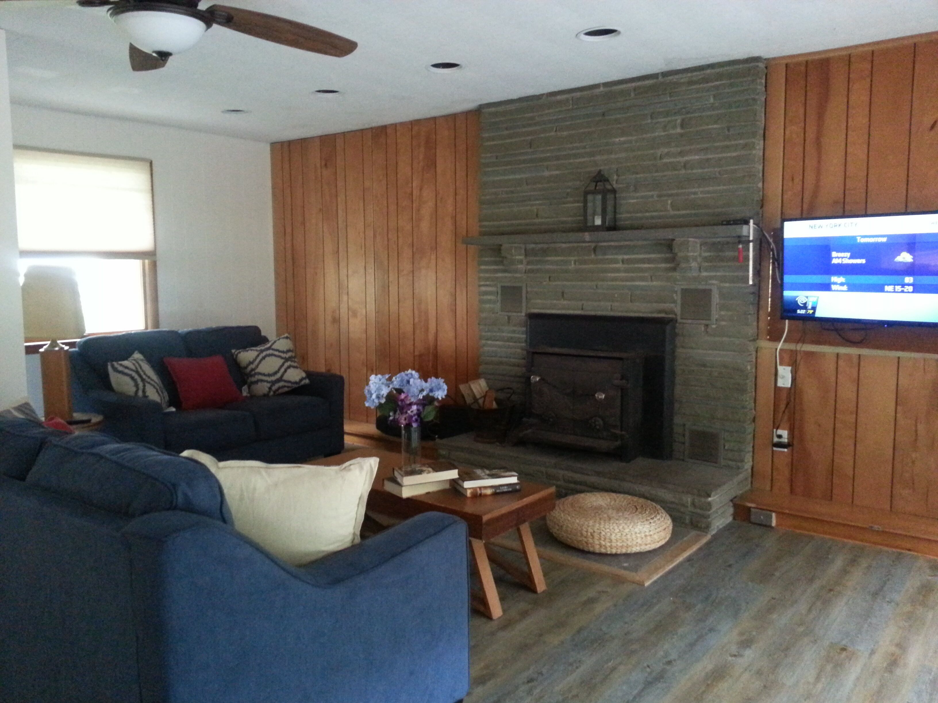 智能电视、壁炉、书