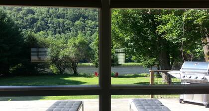 ESCAPE-REFRESH-Large Riverfront Estate-Pristine, Private, Fresh Air-90miles GWB