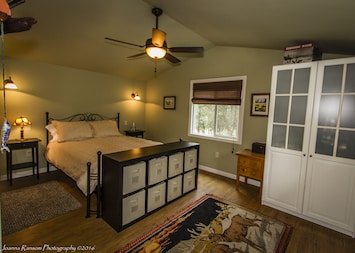 Bedroom with Queen Size Bed