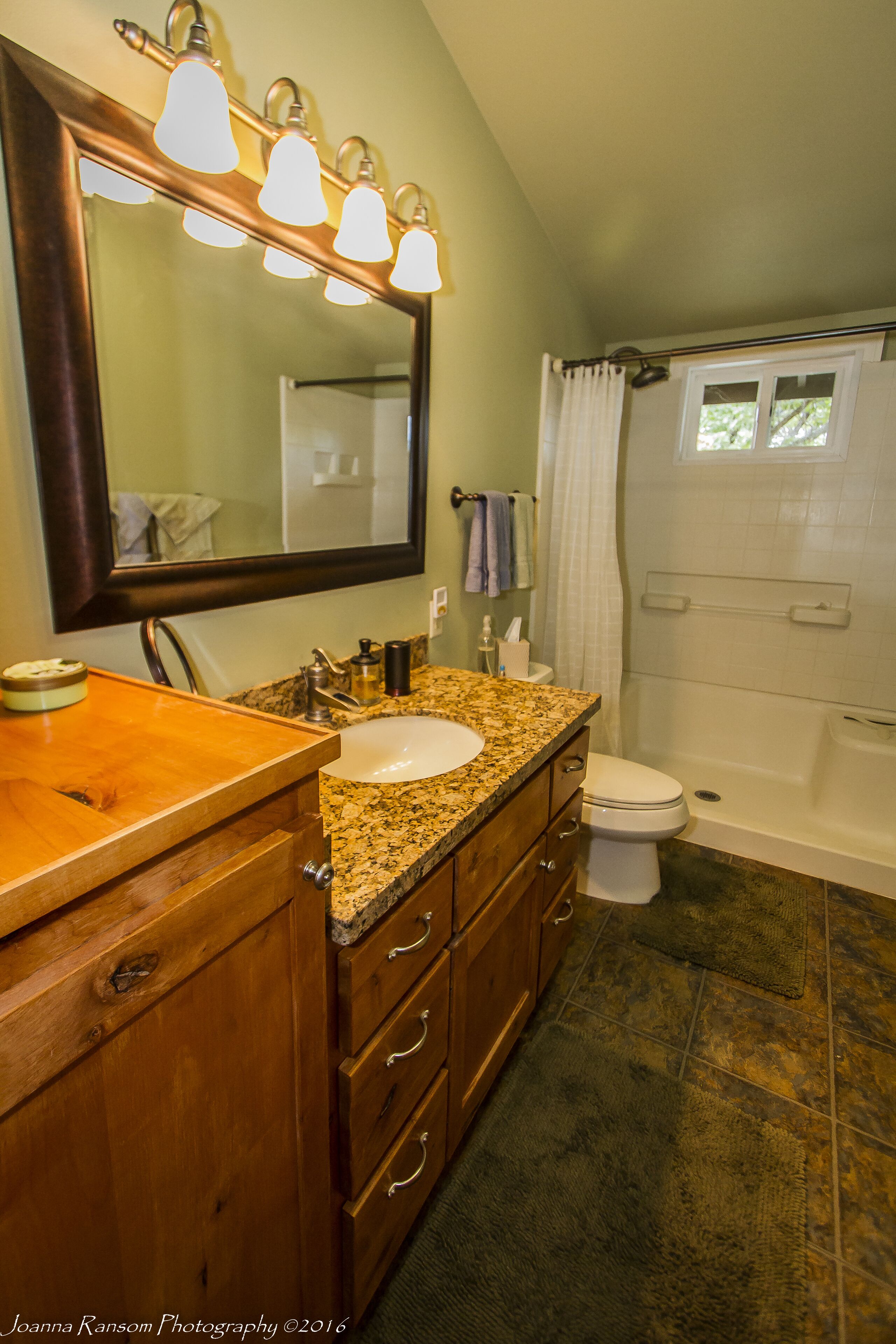 Barn Loft Apartment Retreat near Yosemite National Park