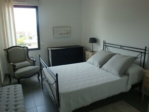 2 bedrooms, iron/ironing board, free WiFi, wheelchair access