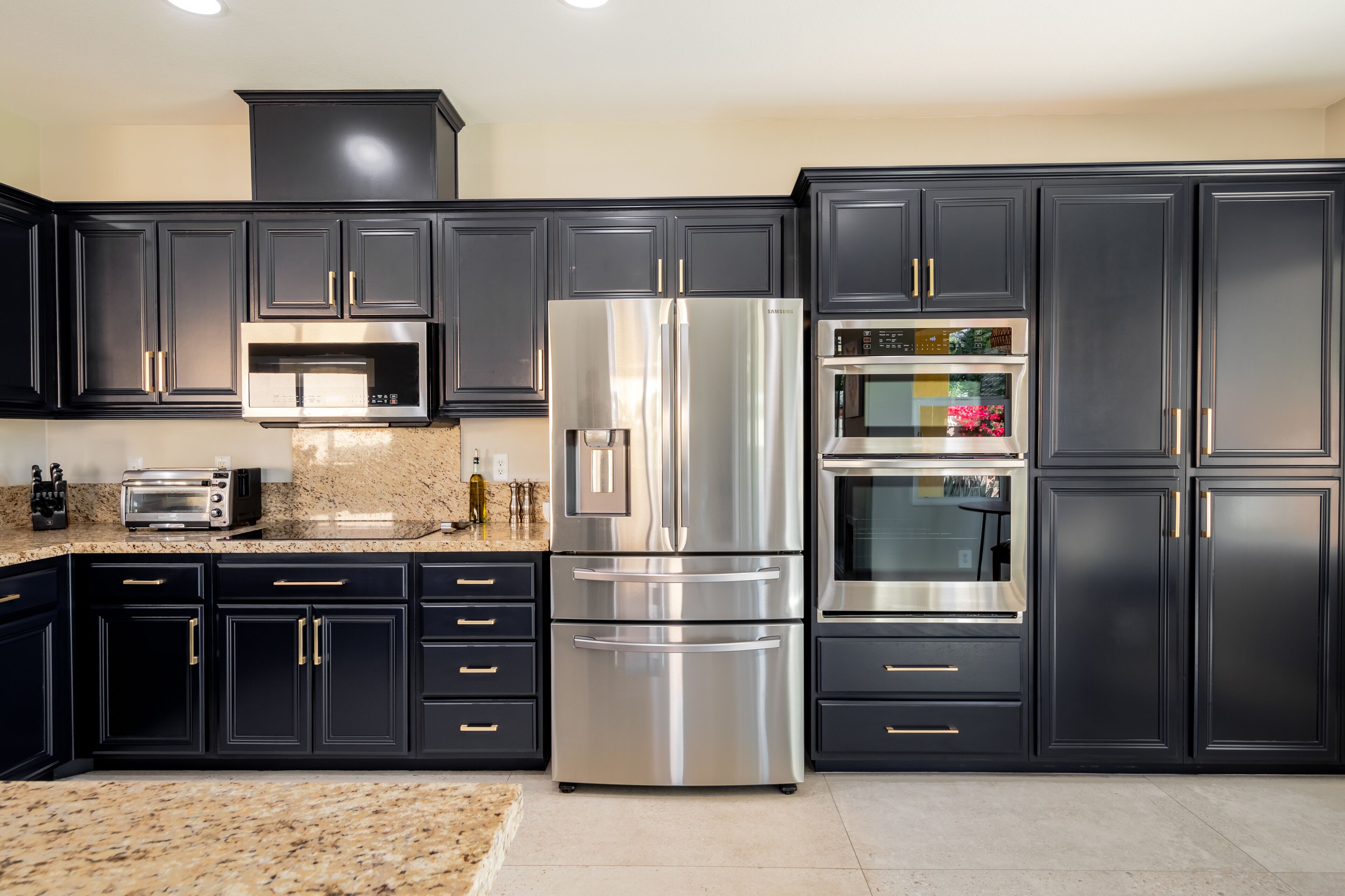 Escape to Aloe + Fronds Bungalow, Pool and Hot Tub