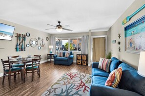 TV - Katmandunes-Soundview Home with Short Walk to Beach and Restaurants (Navarre)