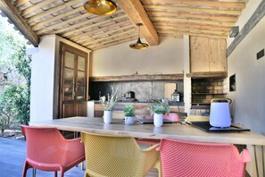 Outdoor dining - Bergerie Luxe 6/7 pers 2mn from Santa Giulia&Palombaggia private heated pool (Porto-Vecchio)