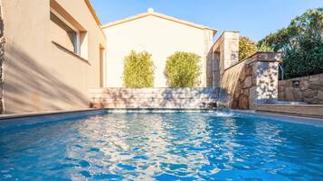 Piscine extérieure, piscine chauffée