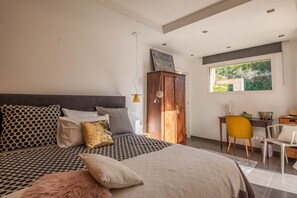 3 bedrooms, in-room safe, desk, iron/ironing board