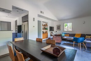 Dining - Bergerie Luxe 6/7 pers 2mn from Santa Giulia&Palombaggia private heated pool (Porto-Vecchio)