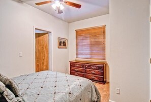 2 quartos, acesso à internet, roupa de cama