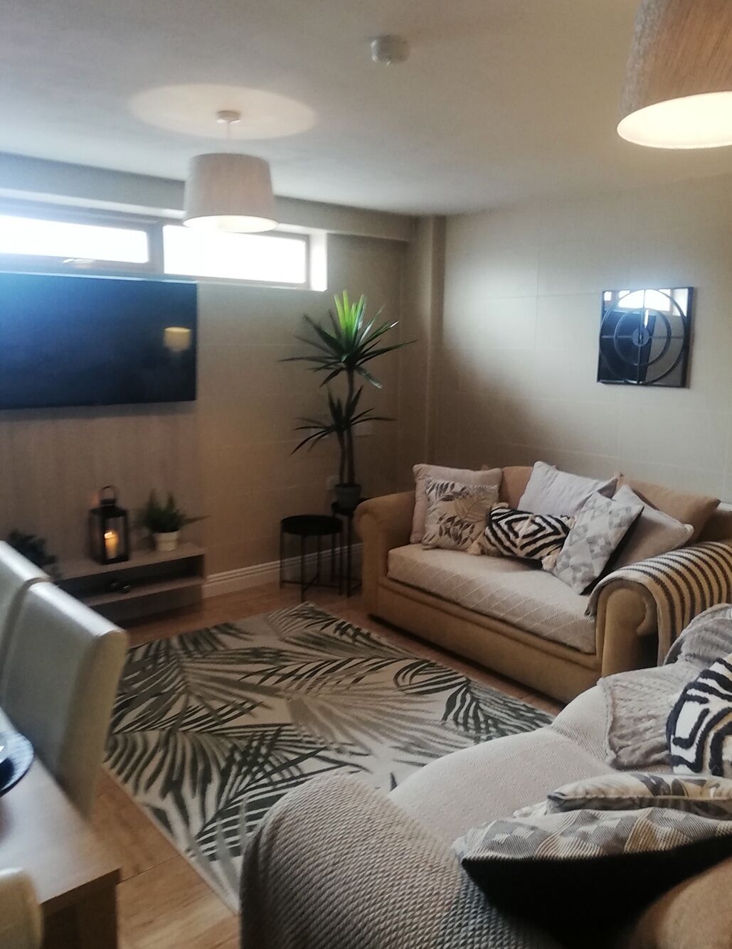 Stunning 3 bed, 2 bath apartment near transport links and local amenities 