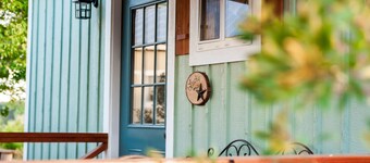 SWEET HILL COUNTRY CABIN in the PERFECT location; Sleeps 4-5
