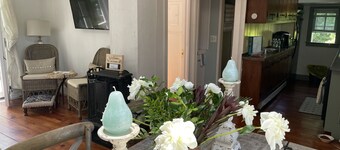 Cozy Cottage 1.5 mi. To Third Beach.


