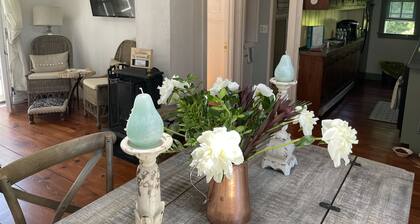 Cozy Cottage 1.5 mi. To Third Beach.