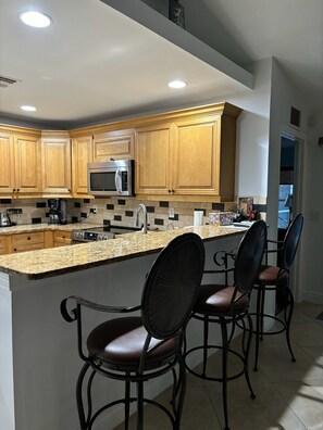 Fridge, microwave, oven, stovetop - Beautiful home - close to Fort Meyers and The Beach! (Cape Coral)