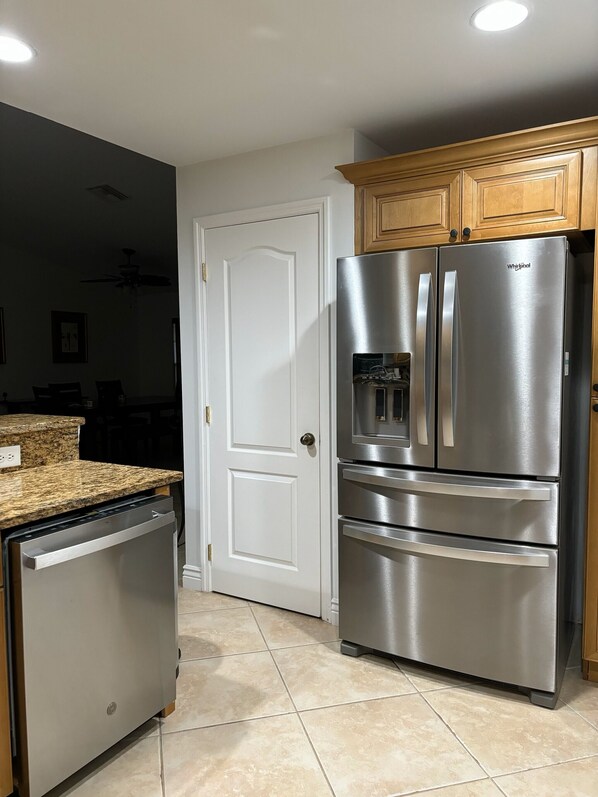 Interior - Beautiful home - close to Fort Meyers and The Beach! (Cape Coral)