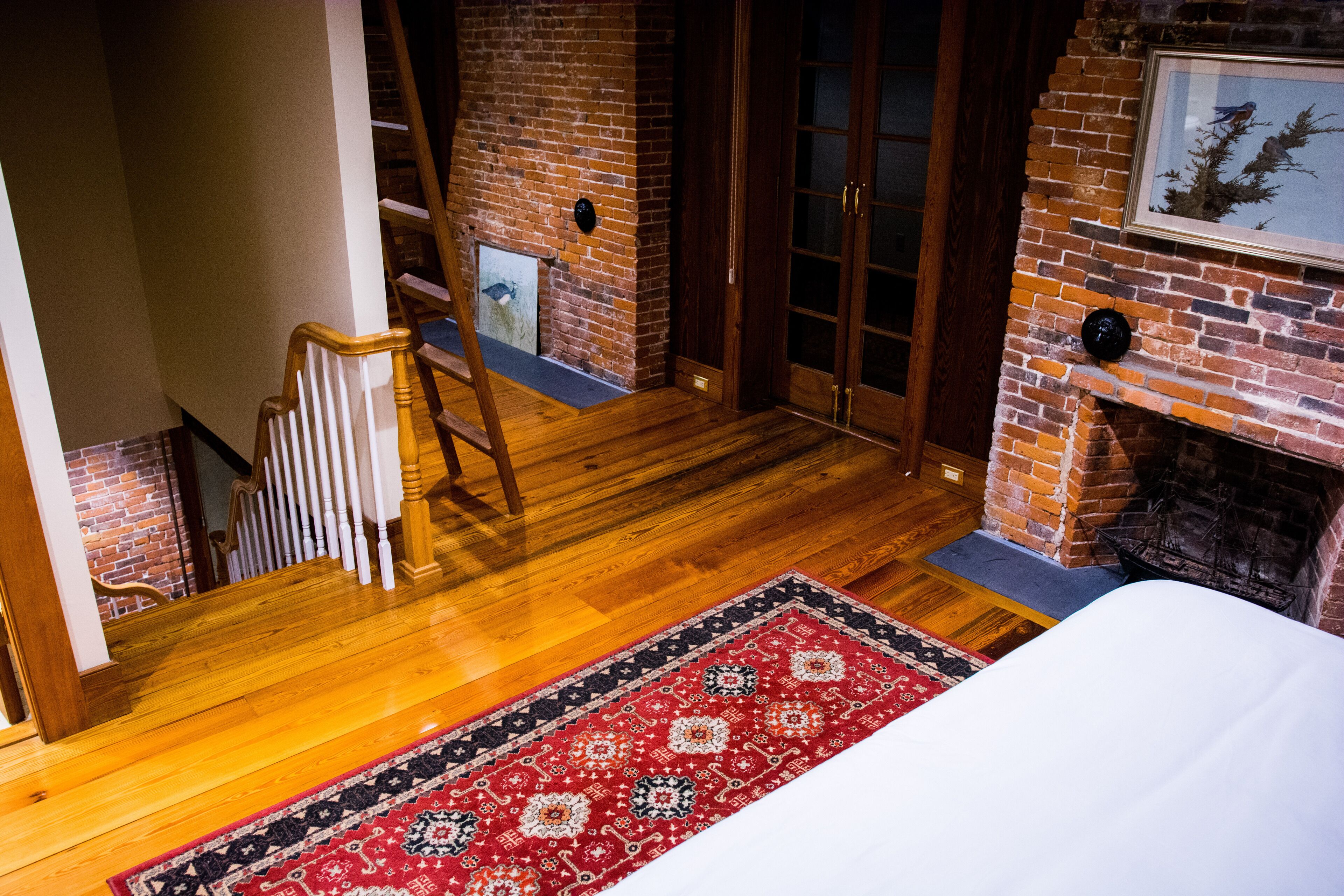 Historic Townhouse With Modern Amenities, Ideal Location in Center of Boston