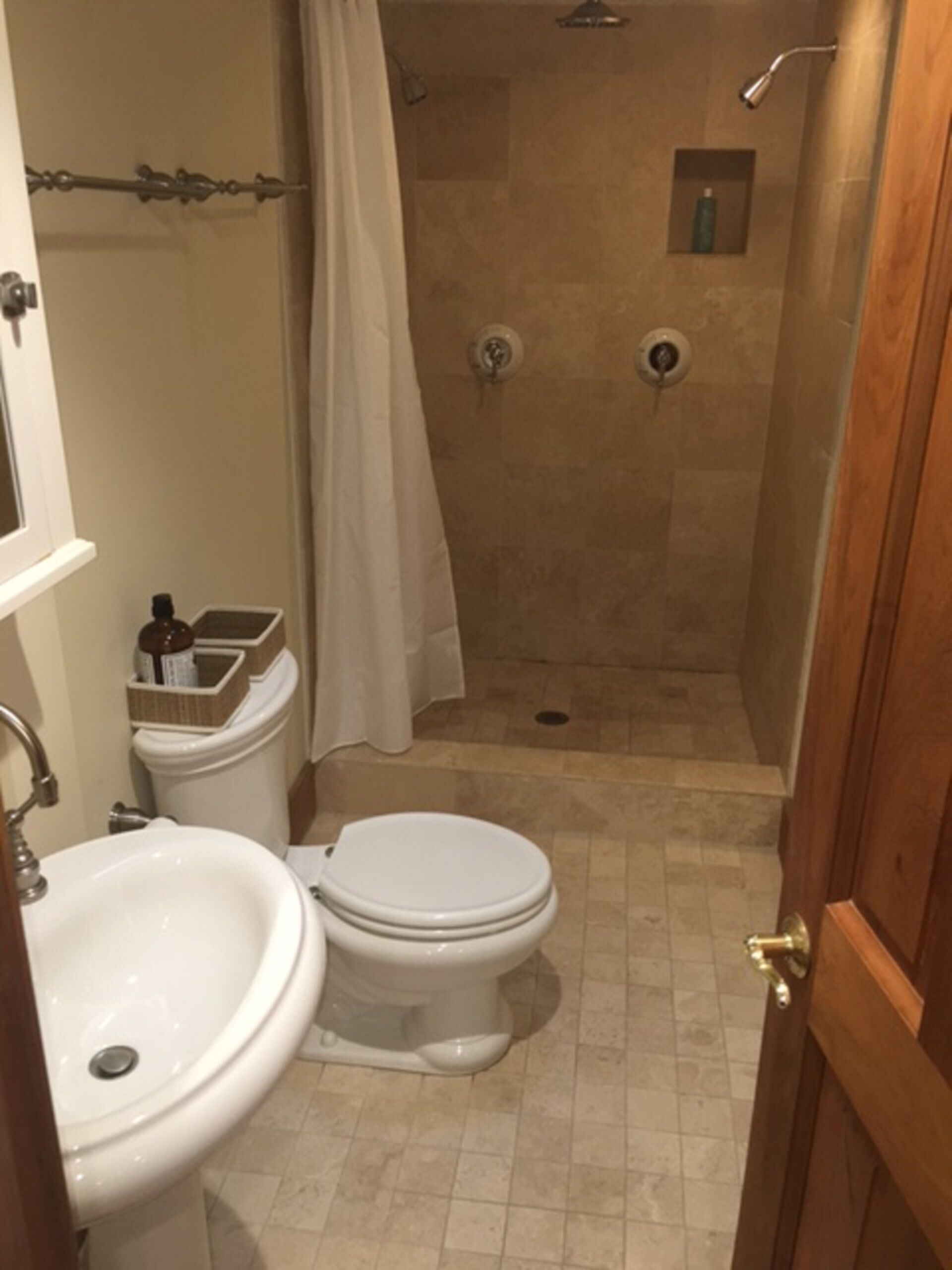 Historic Townhouse With Modern Amenities, Ideal Location in Center of Boston