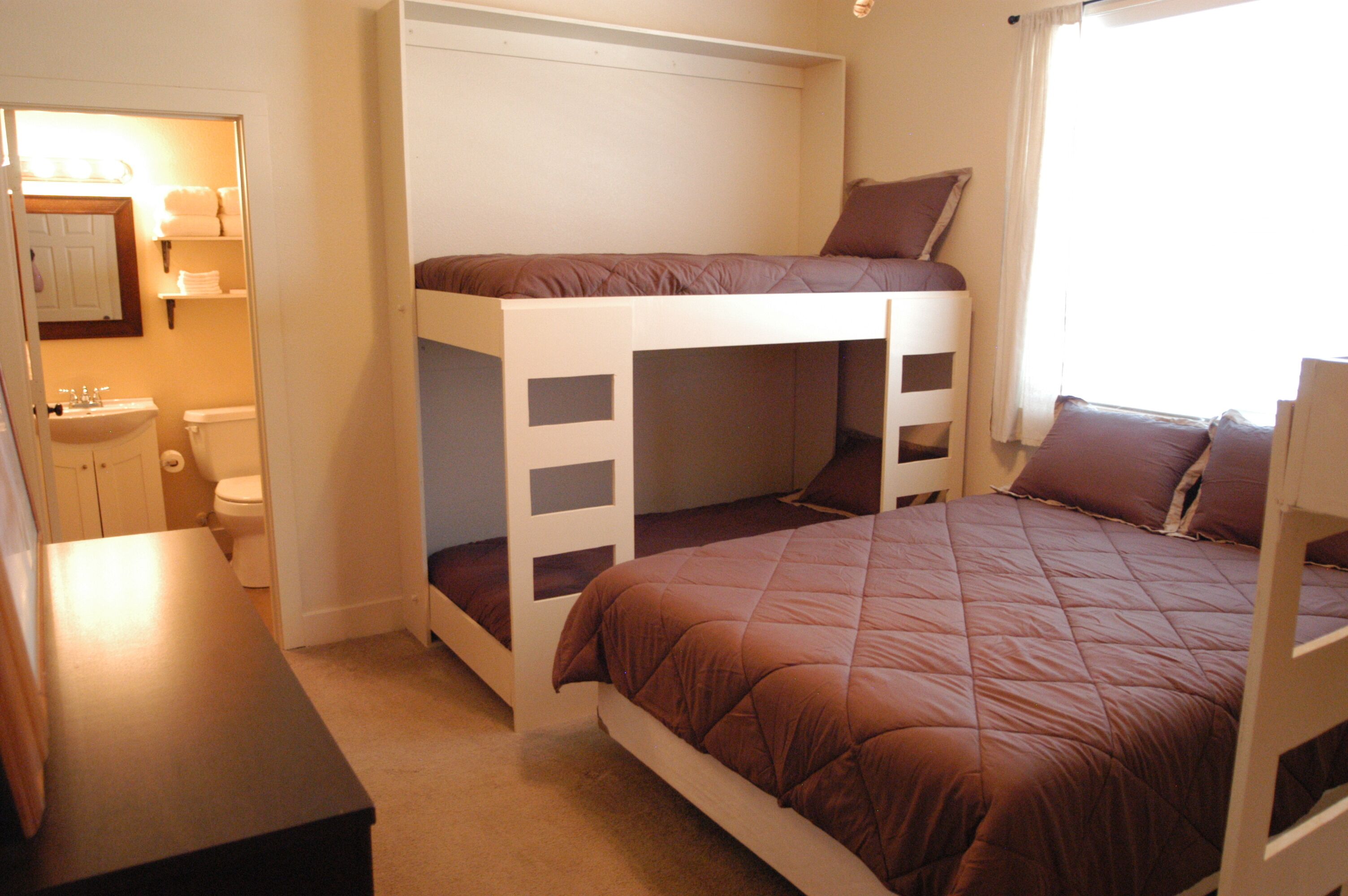 Lake Texoma Family Getaway, GREAT for large groups and kids. "Wonderful Escape!"