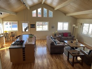 Smart TV, books, stereo - Country Living in the City (Bozeman)