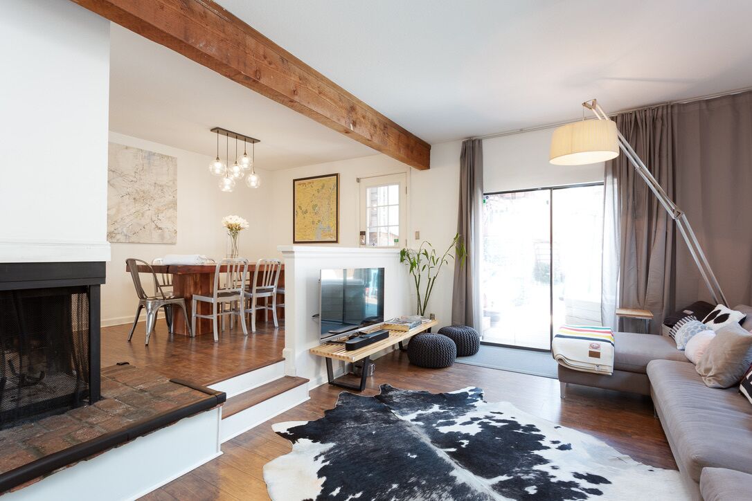 Smart TV, fireplace, books, music library