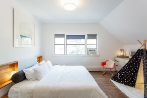 3 bedrooms, desk, iron/ironing board, free WiFi