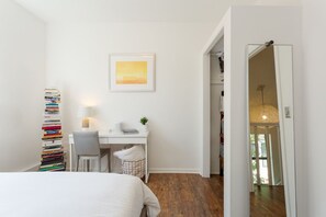 3 bedrooms, desk, iron/ironing board, free WiFi
