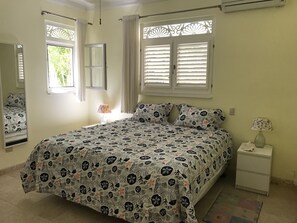 2 soverom, strykejern/-brett, internettilgang og sengetøy