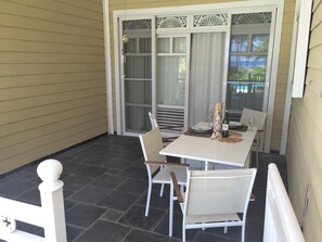 Outdoor dining - Beautiful Beach Apartment At terrenas Beach (Las Terrenas)