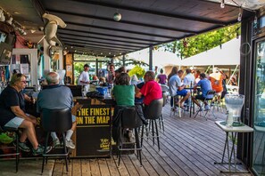 Outdoor dining - Beach Harbor Resort - Studio Cottage (Sturgeon Bay)