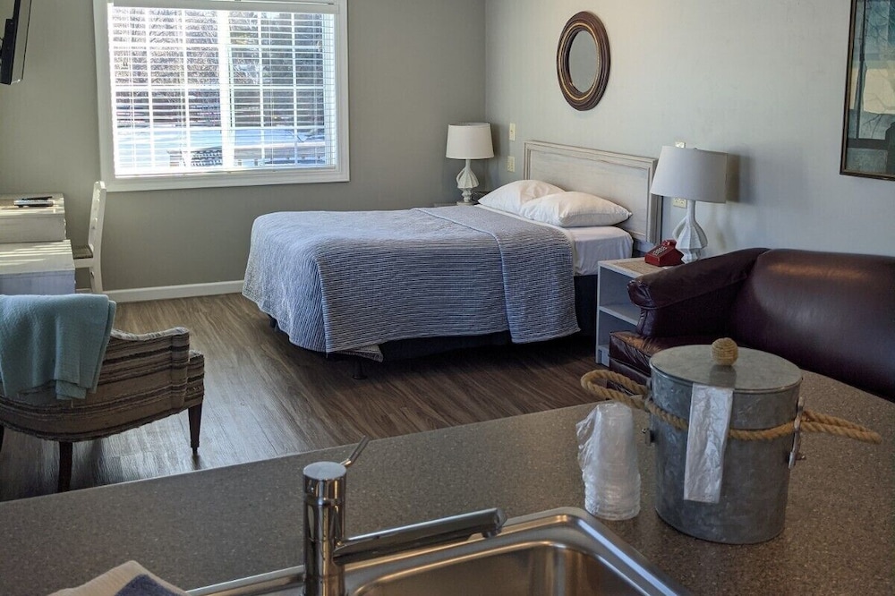 Beach Harbor Resort - Studio Cottage