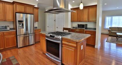 Coop Diamonds Sunrise Estates IV - Private bathrooms, Heated Pool, 5 miles to DP