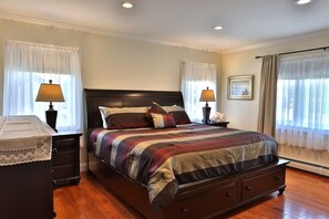 5 bedrooms, iron/ironing board, WiFi, bed sheets