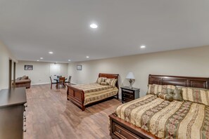 5 Schlafzimmer, Bügeleisen/Bügelbrett, WLAN, Bettwäsche