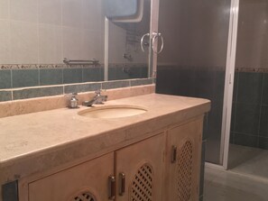 Shower, bidet, towels