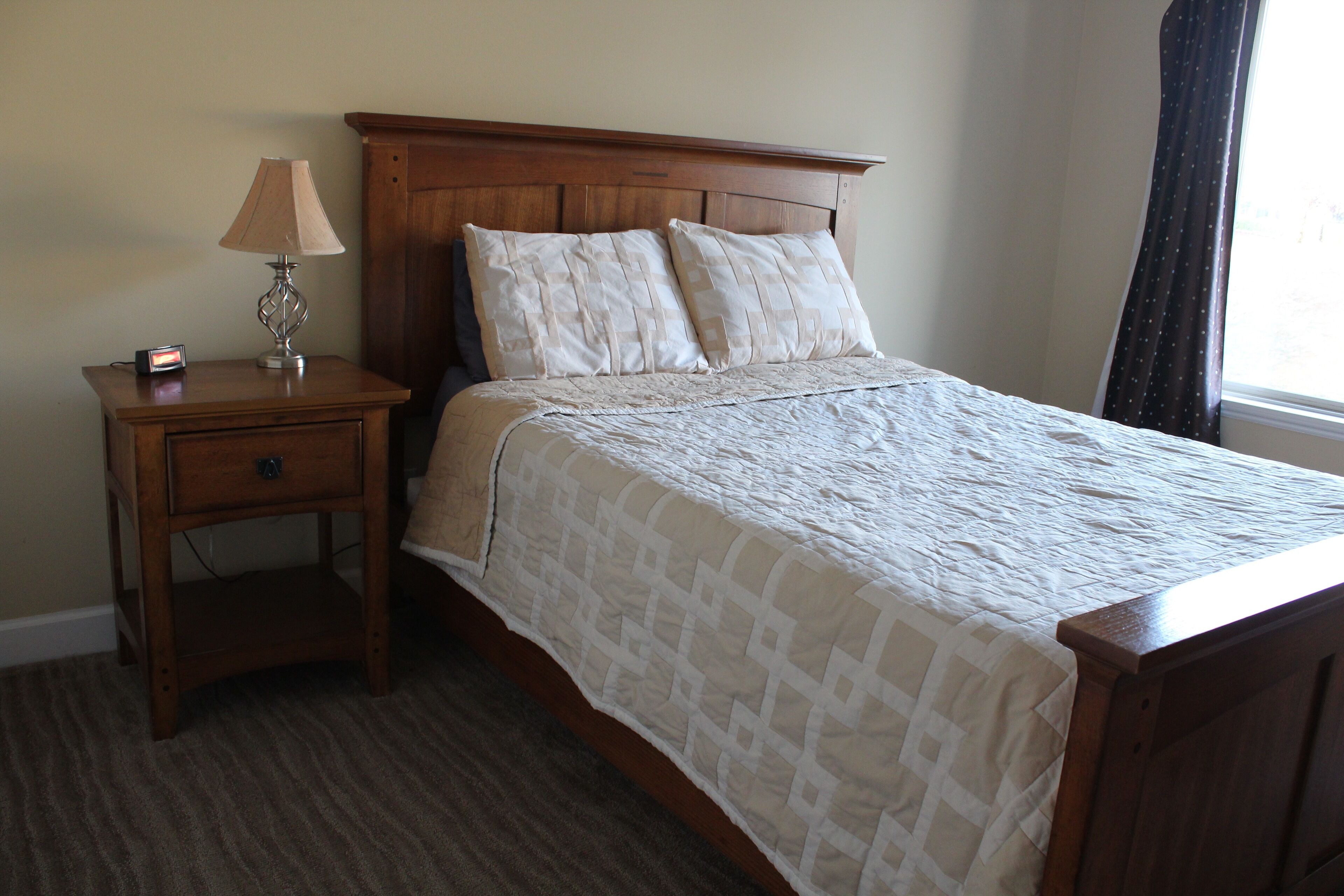 2 Bedroom 2 Bath Sleeps 6 Walk to Beach PCH free parking, dog friendly