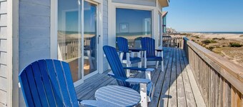 Oceanfront Dog Friendly Home w/ Hot Tub, Game/Media Rooms, and Champagne Views!