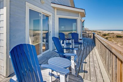 Oceanfront Dog Friendly Home w/ Hot Tub, Game/Media Rooms, and Champagne Views!
