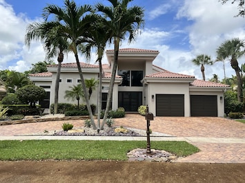 Beautiful home in The Colonnade in Boca Raton.
