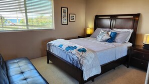 2 bedrooms, desk, iron/ironing board, WiFi
