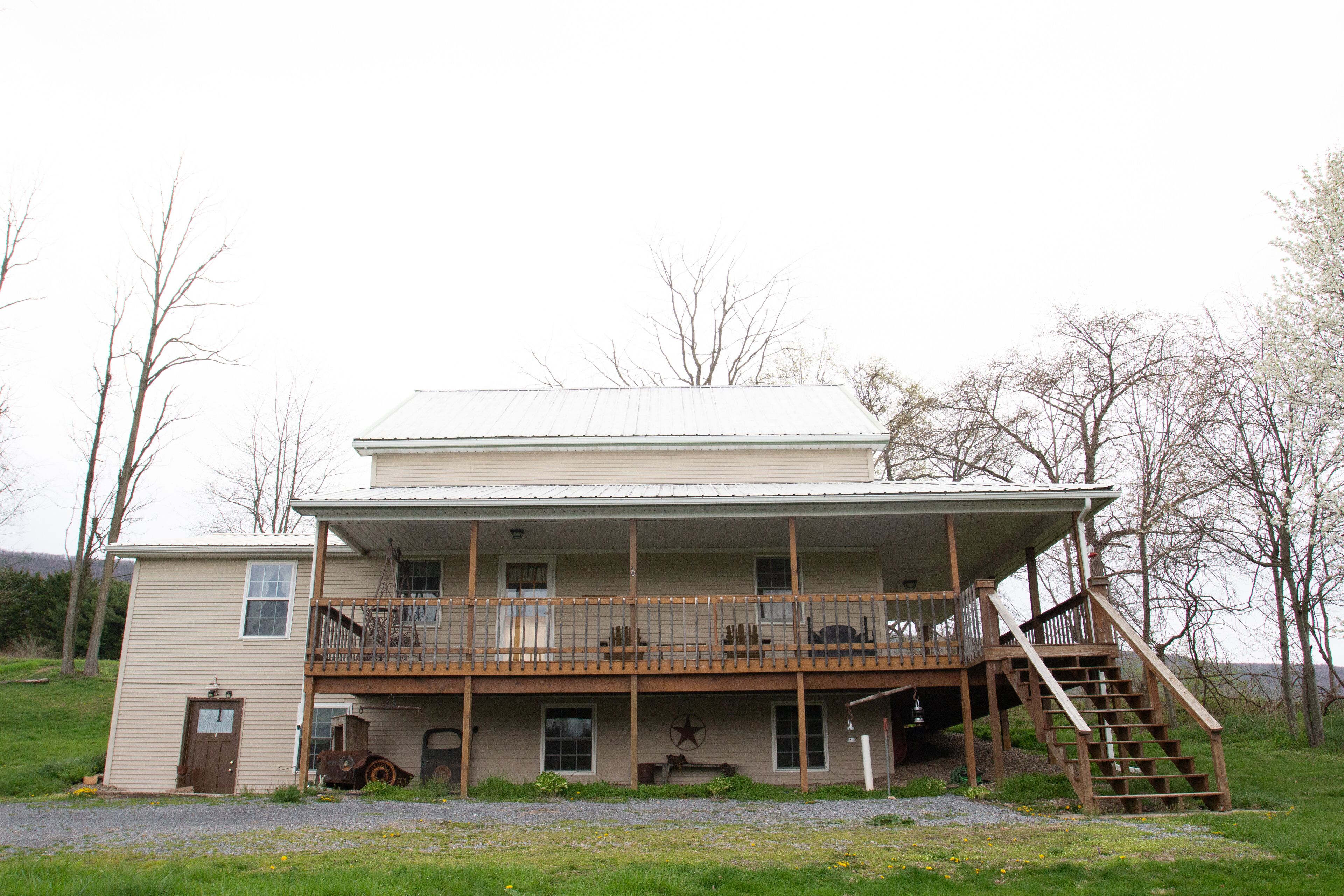 Large Family Home Located 1 Mile From Aitch Boat Launch On Raystown Lake