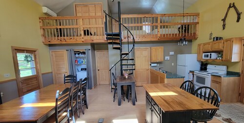 Large Family Home Located 1 Mile From Aitch Boat Launch On Raystown Lake